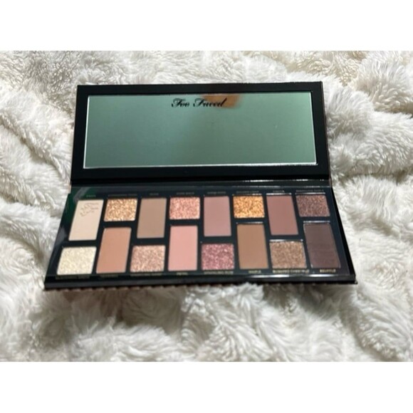 Born This Way The Natural Nudes Eyeshadow Palette - Picture 1 of 4